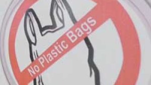 (Français) Afrique : La guerre des sacs plastiques